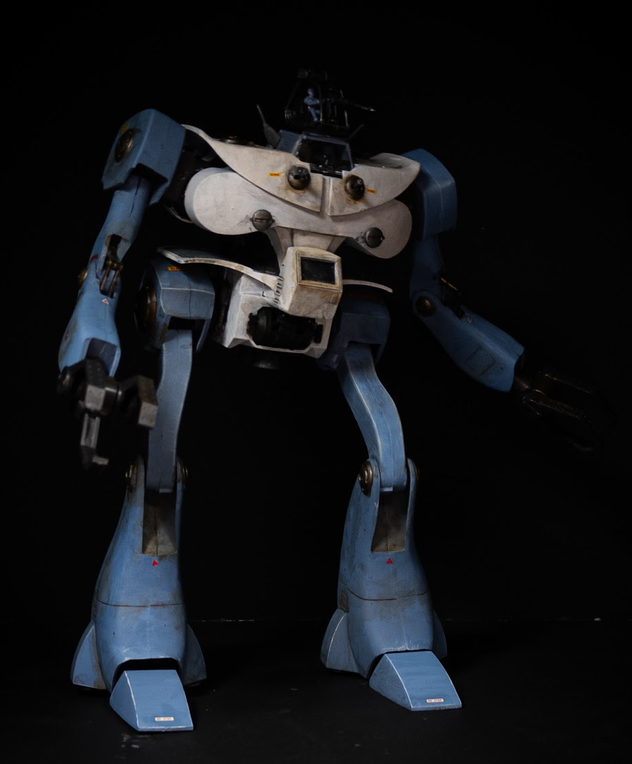 xabungle walker machine caprico type. a big rusty blue and white gundam looking robot